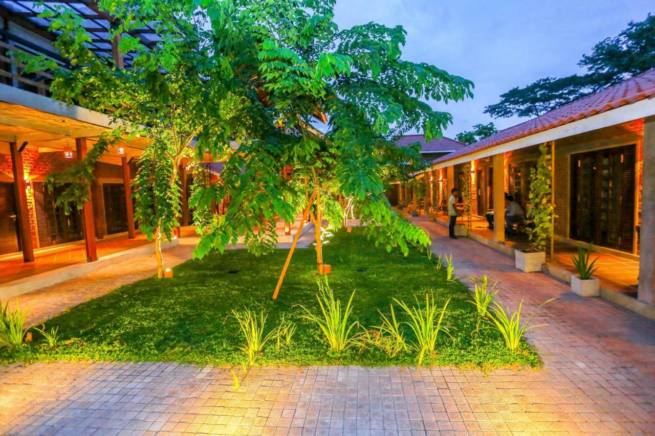 Olinia Airport Hotel Katunayaka Exterior foto